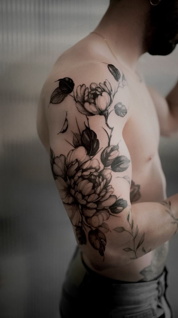 Botanical-blackwork-Yarina